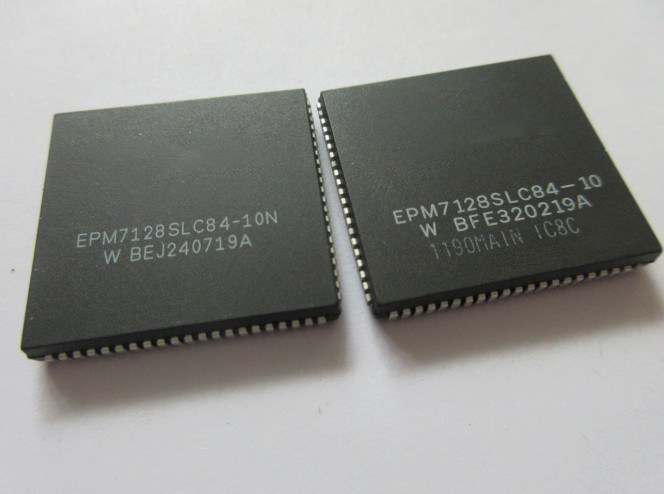 Circuito Integrato ALTERA EPM7160SLC84-6, PLCC84, Nuovo Chips Gate