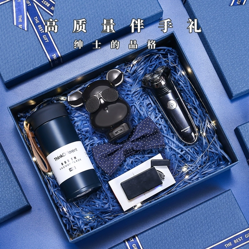 Семейные жениха с подарками свадьба Практическая свадебная мужская возвращение подарка