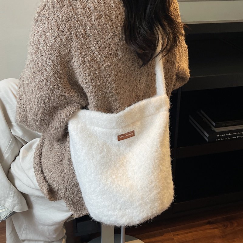 冬季毛呢水桶包包女2025新款大容量通勤毛绒包小众百搭单肩斜挎包,淘宝优惠券,粉丝福利购,淘宝优惠卷