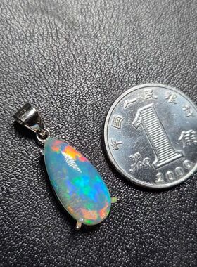 天然欧泊吊坠水滴形状紫蓝绿红火彩重量1.9克拉尺寸7.8*16.3mm