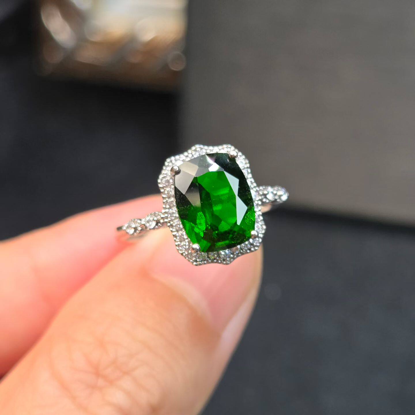 Natural diopside ring produced in Russia, weight 2.94 carats, square pillow shape, 7.7*9.8mm fine silver