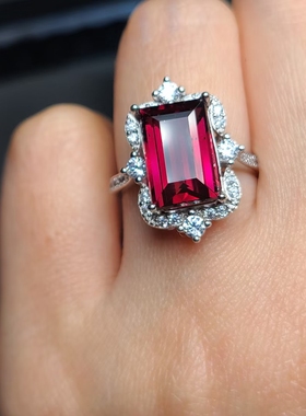 镁铝石榴石大戒指 大长方8*12mm重5.2克拉  和卢比来很像物美价廉