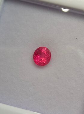 天然马亨盖粉尖晶戒指纯天然重量0.925克拉尺寸5*5.7mm配裸石证书