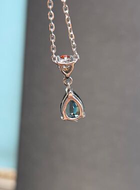 天然蓝宝石吊坠双石搭配水滴芬达石蓝宝石重1.4克拉水鸭绿明橙色