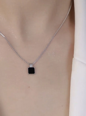 高级感黑色方牌项链女轻奢复古潮
