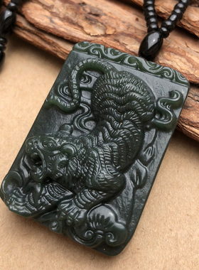 天然新疆和田玉下山虎吊坠