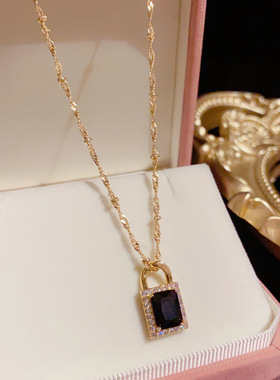 日韩个性时尚微镶锆石黑色锁吊坠项链ins潮流轻奢百搭设计锁骨链