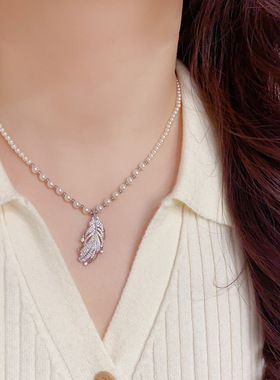 秋冬新款精致时尚锆石羽毛吊坠珍珠项链个性轻奢百搭高级感锁骨链