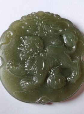 和田玉瑞兽狮子滚绣球平安吊坠