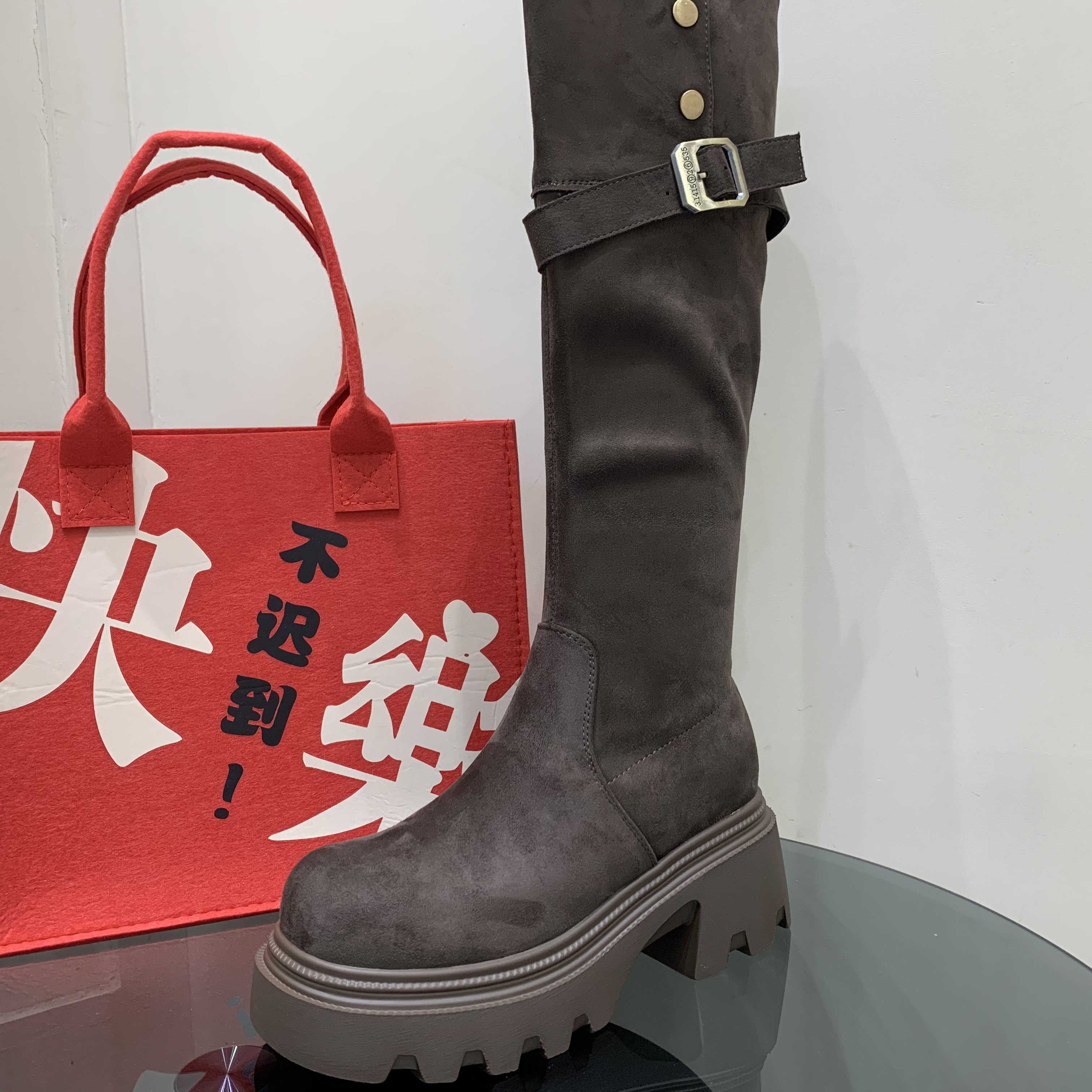 复古绒面骑士靴女2025秋季新款粗跟显瘦皮带扣高筒靴废土风瘦瘦靴,淘宝优惠券,粉丝福利购,淘宝优惠卷