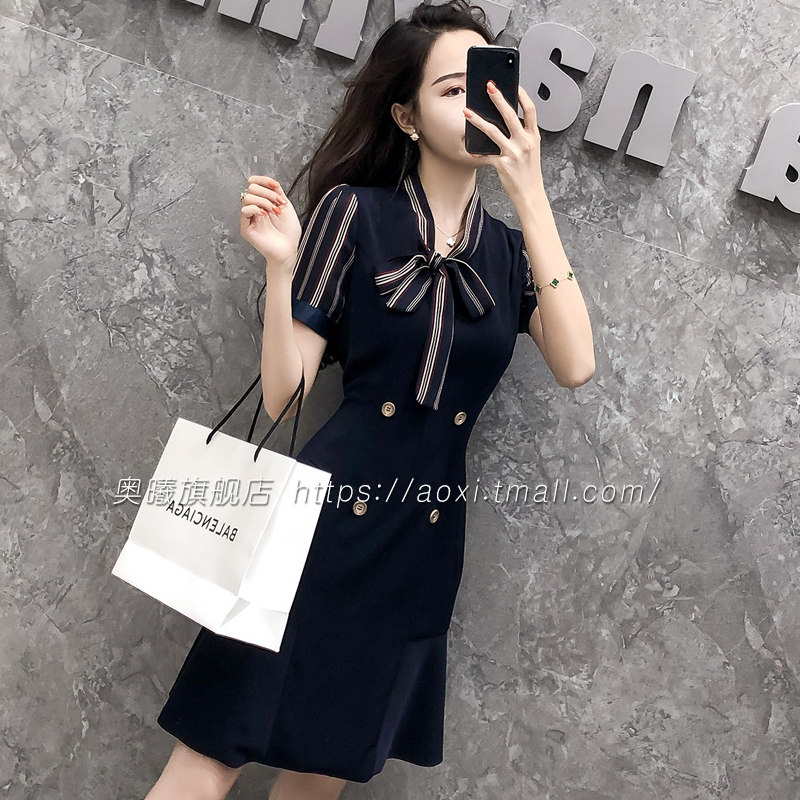 冷淡风职业夏2020新条纹v领连衣裙 奥曦连衣裙