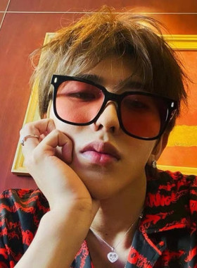 大脸方框红色太阳镜蔡徐坤同款