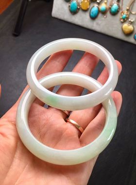 A货天然糯冰种绿色翡翠手镯