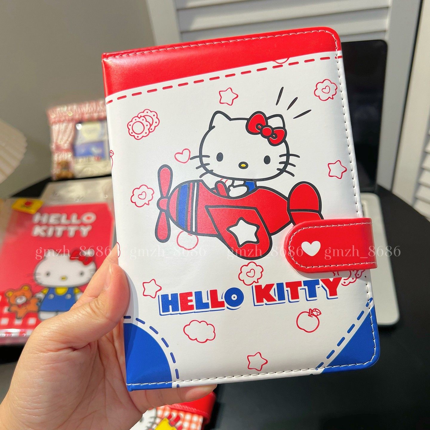 包邮】正版卡通凯蒂猫笔记本全彩内页记事本80页B6彩页皮面磁扣本,淘宝优惠券,粉丝福利购,淘宝优惠卷