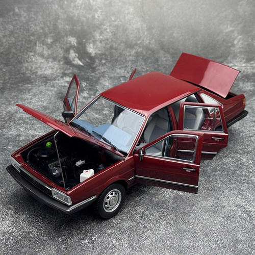 原厂 1:18 上海大众普桑 帕萨特B2 初代桑塔纳1983 合金汽车模型 - 图1