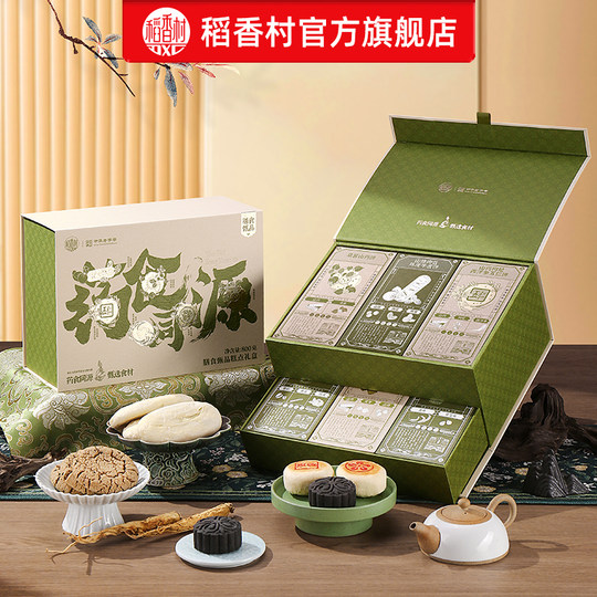 Visiting relatives to buy Daoxiangcun pastry gift box