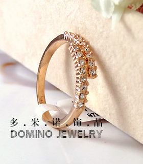 电镀交错镶钻韩版饰品玫瑰金尾戒