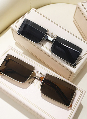 春江同款眼镜简约方形街拍