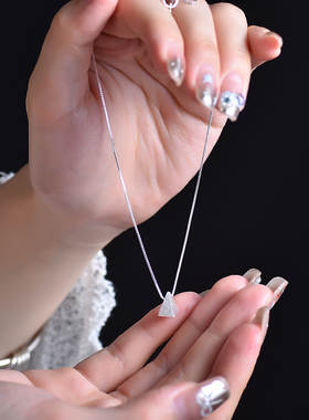 925银轻奢立体拉丝三角形项链