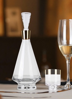 新古典风透明玻璃金边样板间酒具