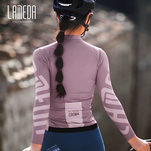 Комфортное модное джерси, по фигуре