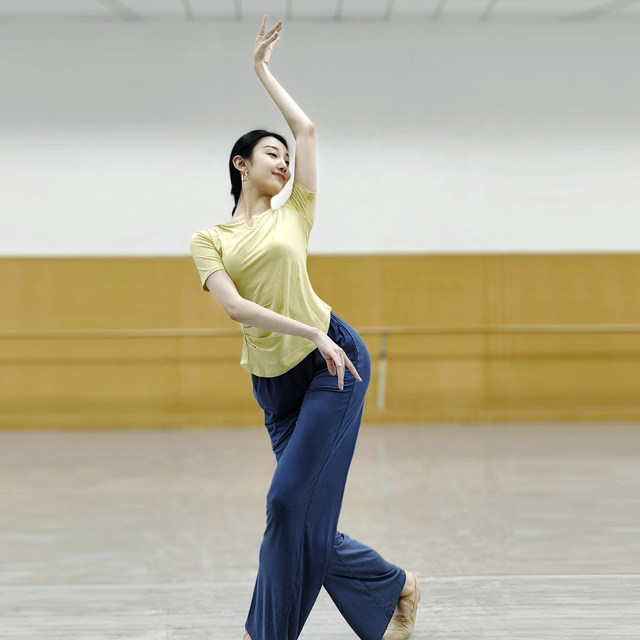 Colorful dance short-sleeved practice pants slim fit