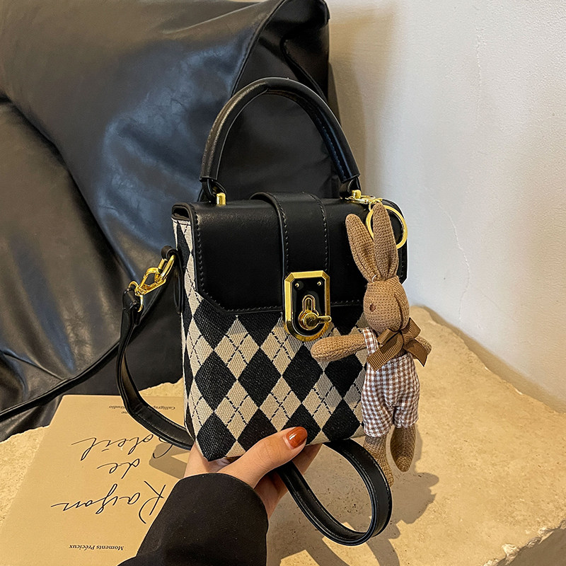 艾米兔女包2026新款ins复古手提包洋气菱格斜挎小方包,淘宝优惠券,粉丝福利购,淘宝优惠卷