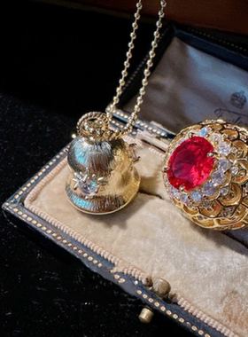 彗星蜂巢鸽血红宝石戒指 织纹雕金 镀18K金 弧形拉丝铃铛锆石项链