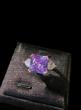 乌拉圭紫水晶宝石戒指 镀18K金薰衣草紫蓝宝肥方锆石戒指