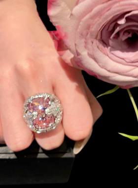 在逃公主粉玫瑰花宝石戒指 富婆的快乐 镀18K金 多宝蓟花锆石戒指