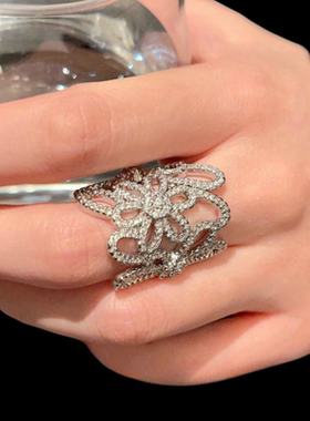 爱丽丝小姐花朵宝石戒指 手捧花 镀18K金 浪漫花海锆石珍珠戒指