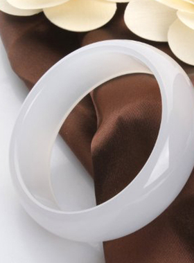 天然白玉石手镯 女款玉手镯 白玉手镯羊脂级玉镯子