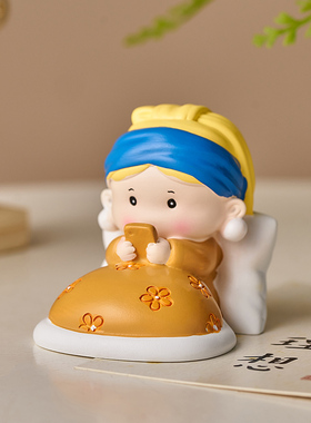 戴珍珠耳环的少女莫生气可爱