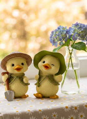 可爱小鸭子毛绒手工编织帽摆件