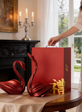 轻奢天鹅红色树脂客厅摆件