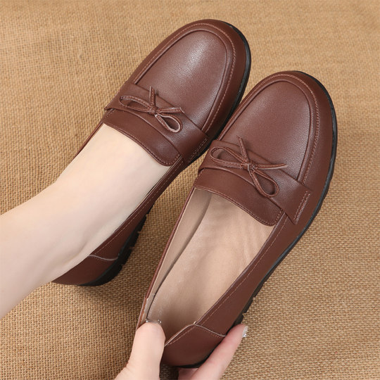 Genuine leather soft sole comfortable shoes lightweight non-slip mom shoes