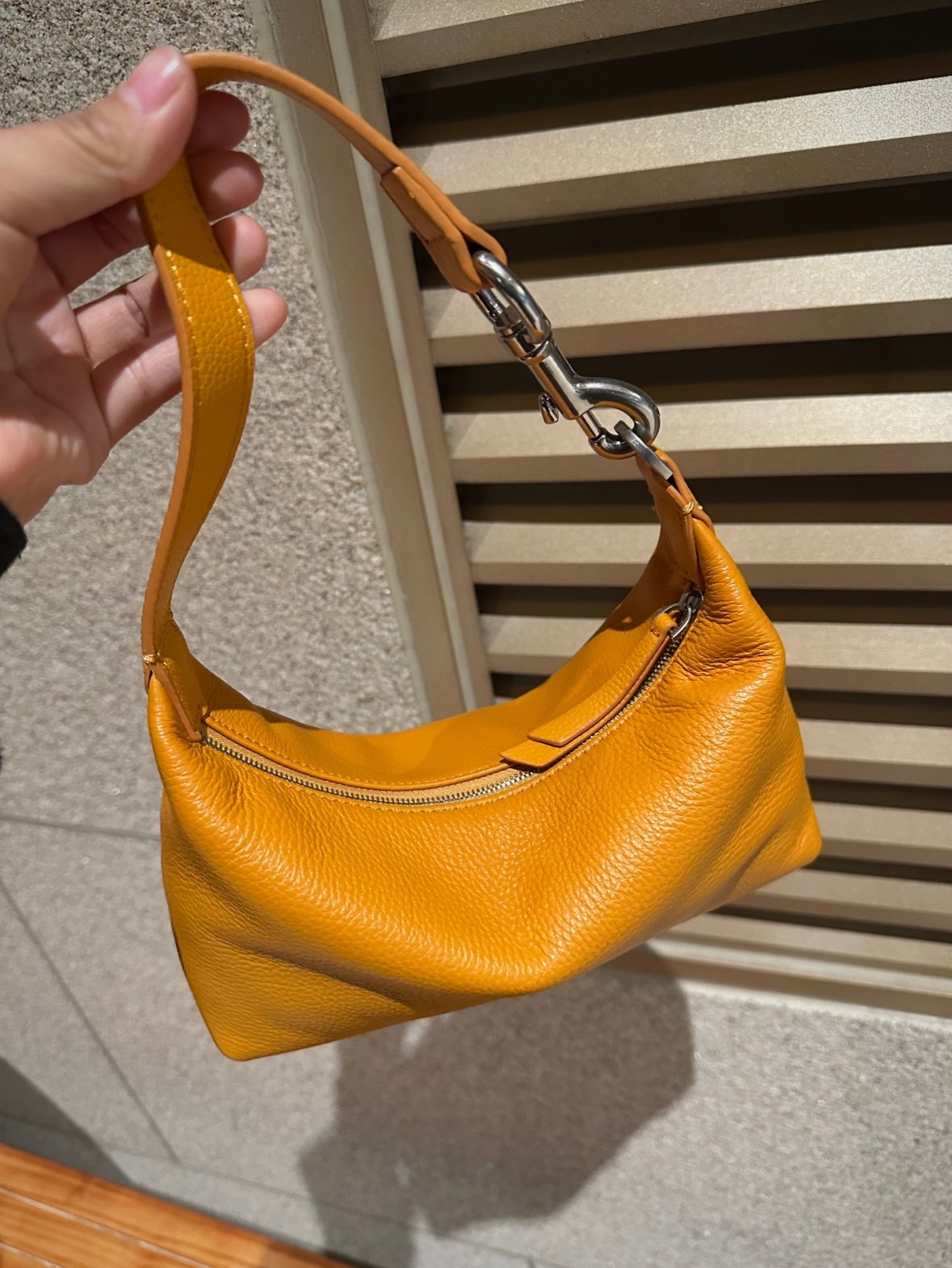 日韩简约自然牛皮锁扣hobo饭盒便当包手提腋下单肩斜挎女包百搭潮,淘宝优惠券,粉丝福利购,淘宝优惠卷