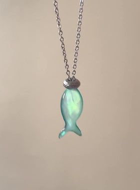 白色贝母小鱼项链女款