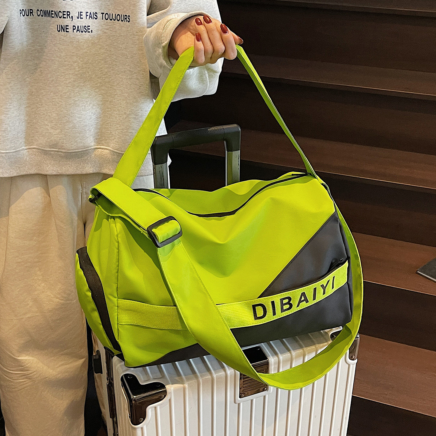 Large capacity travel bag, wet and dry separation gym bag