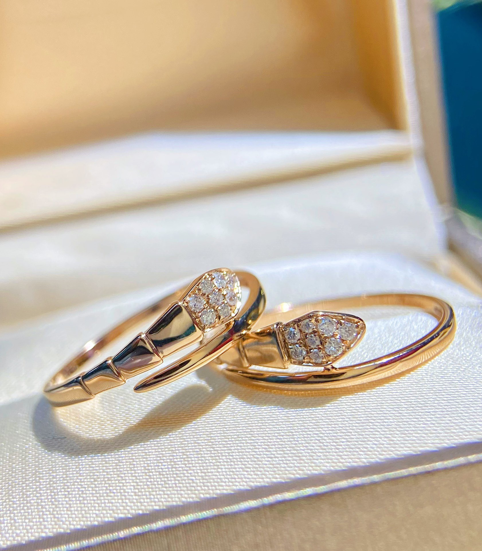 18K金小灵蛇钻石戒指 小众设计18K金小巧精致白纯金个性女士指环 - 图0