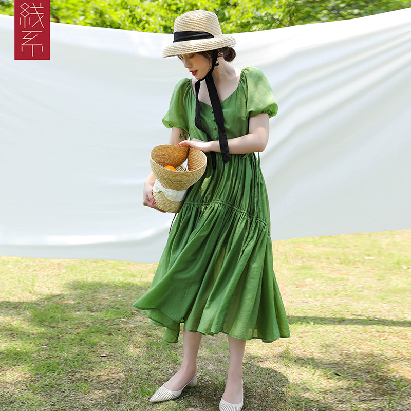 绿色2022新款独特设计感法式连衣裙 线系服饰连衣裙