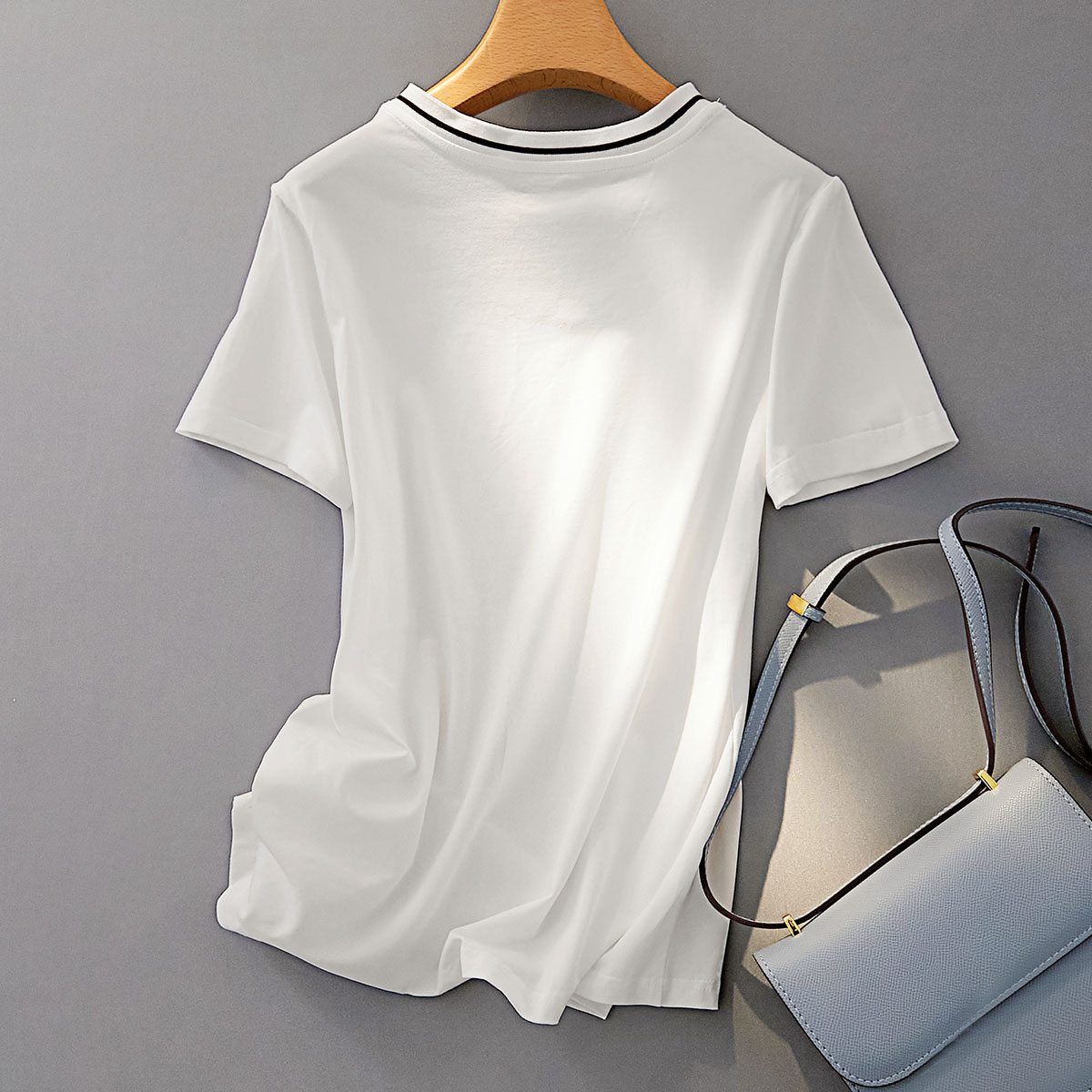 IHIMI2024夏季新款上衣时尚气质显瘦收腰V领短袖T恤女设计感小众-图0