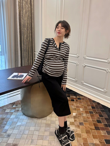 LeoMami孕妇装秋款条纹针织打底衫半开门襟纯欲风内搭T恤显瘦上衣 - 图0