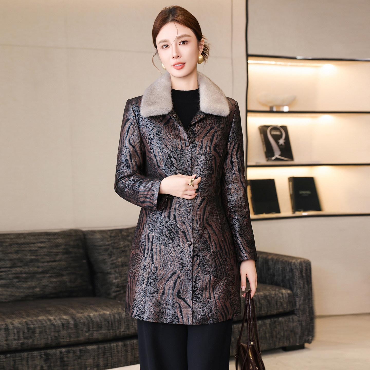 海宁真皮羽绒服皮衣女中长款新款冬印花修身中老年高端绵羊皮外套,淘宝优惠券,粉丝福利购,淘宝优惠卷