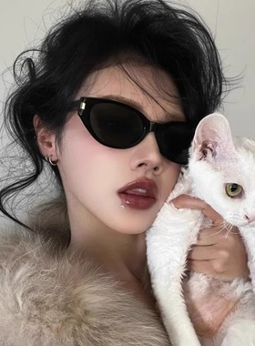 古力娜扎同款复古铆钉猫眼墨镜女潮方圆脸显瘦2025新款拍照太阳镜