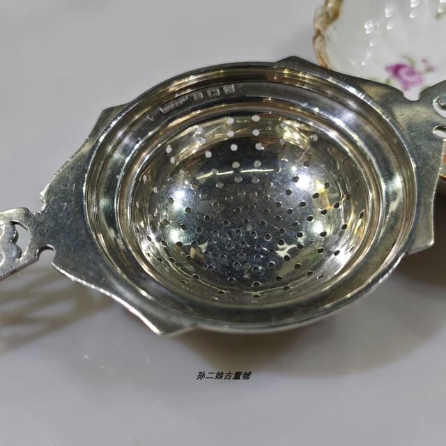 British silverware Birmingham-made sterling silver hand-carved double-eared tea leakage tea filter medieval 1937 afternoon tea set