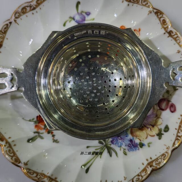 British silverware Birmingham-made sterling silver hand-carved double-eared tea leakage tea filter medieval 1937 afternoon tea set