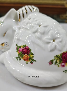 英国产Royal Albert皇家阿尔伯特骨瓷老镇玫瑰小猫香薰瓷偶摆件