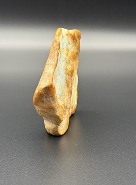 纯手工打磨孤品抽象原石翡翠艺术