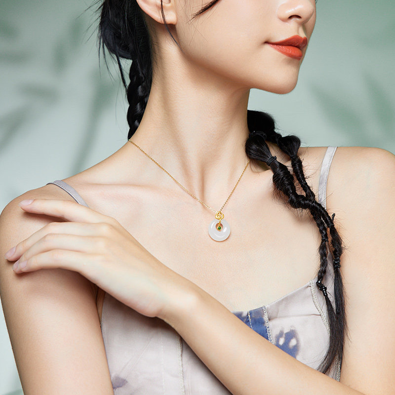 周六福和田玉吊坠女金镶玉黄金足金福纹平安扣玉坠挂件新年礼物,淘宝优惠券,粉丝福利购,淘宝优惠卷